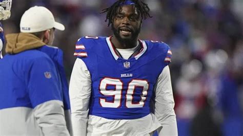 Lawson apologizes for shoving Eagles fan, alleging person threatened Bills players and families